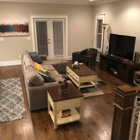 Villa Heights Entire Three Queen Bed Home